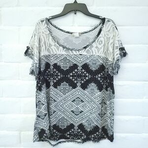Women's Plus Size 2X Top by "Lavish" Black And White Geometric Pattern